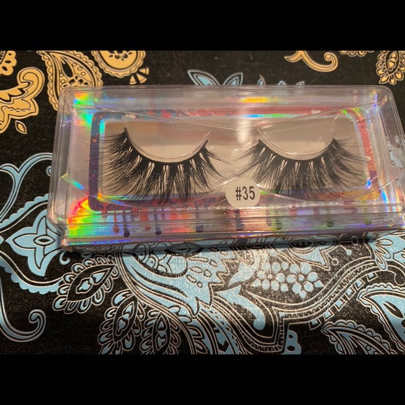 Mink Lashes - Picture 4 of 4